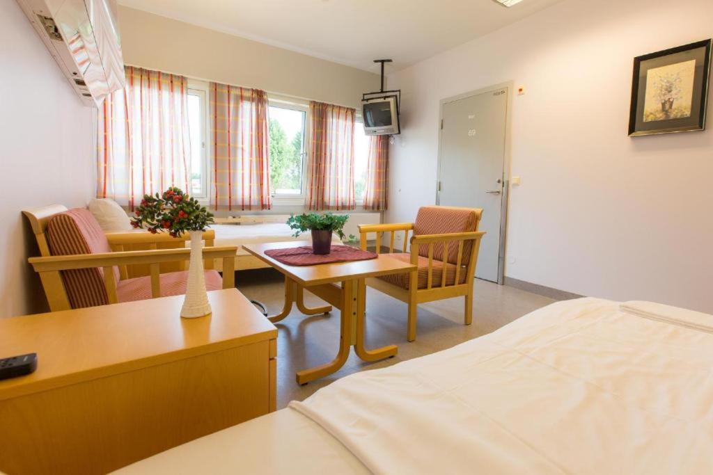 Stensby Hostel Eidsvoll Exterior foto
